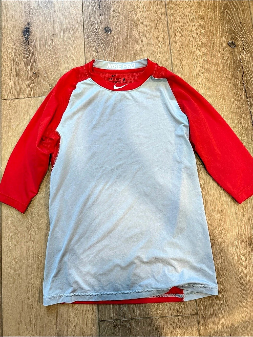 Nike Pro Dri-FIT Fitted 3/4 Sleeve Shirt Gray & Red